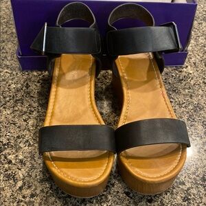Moda Black and Tan Wedge Sandals